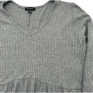 Lane Bryant 22/24 Gray Soft Waffle Knit Peplum V-neck‎ Long Sleeve Tunic top